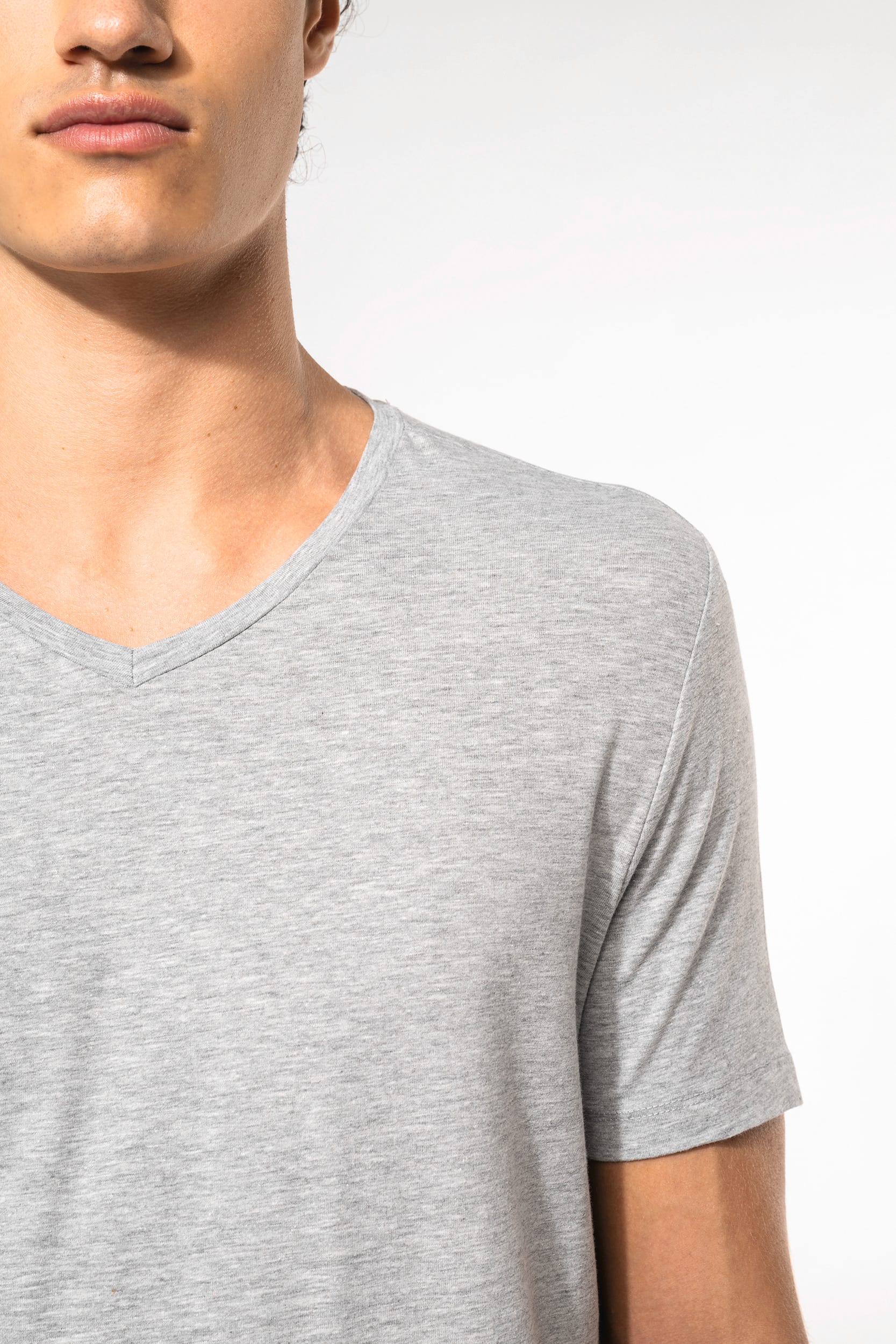 T-shirt manches courtes col V homme – Image 3