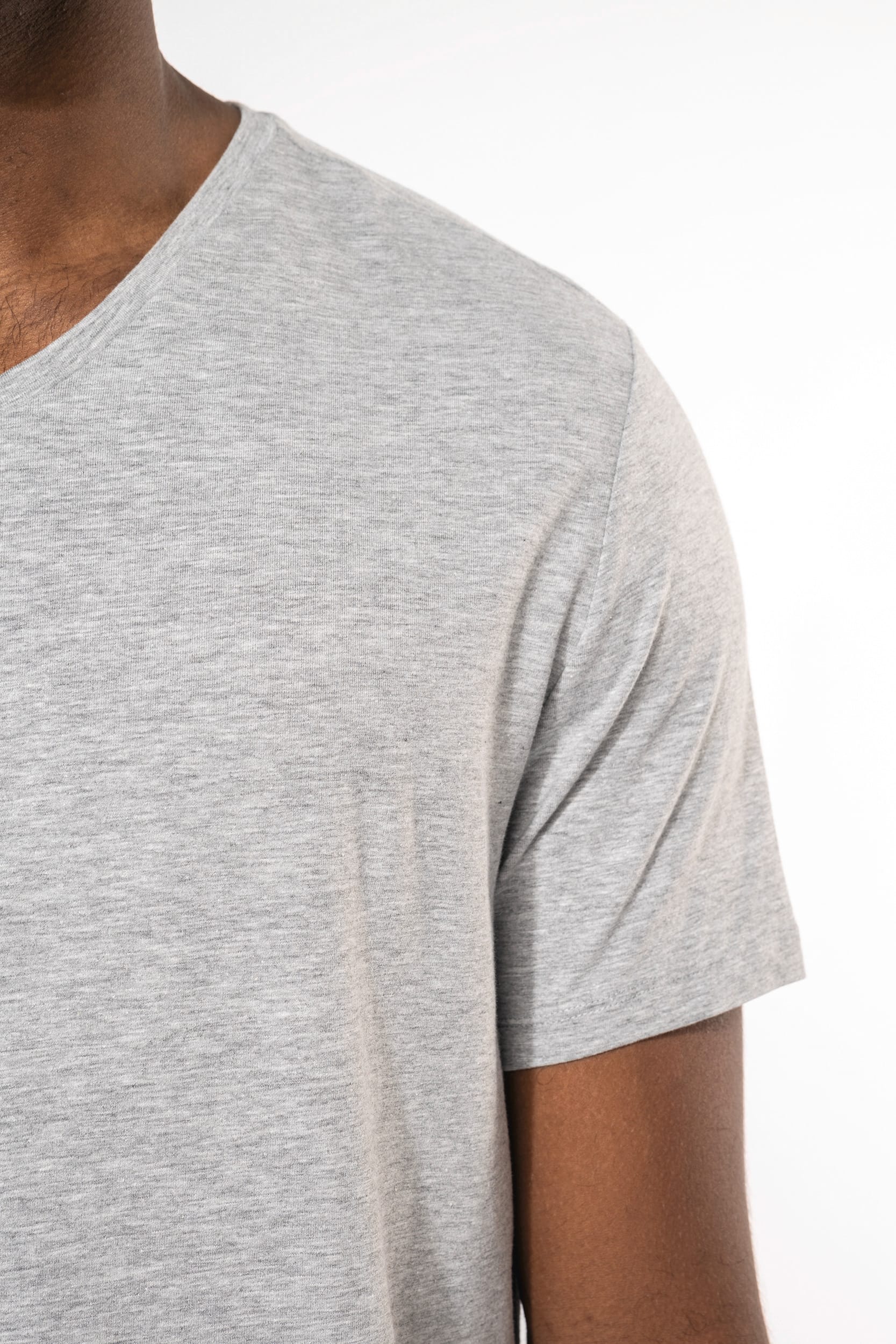 T-shirt manches courtes col V homme – Image 16