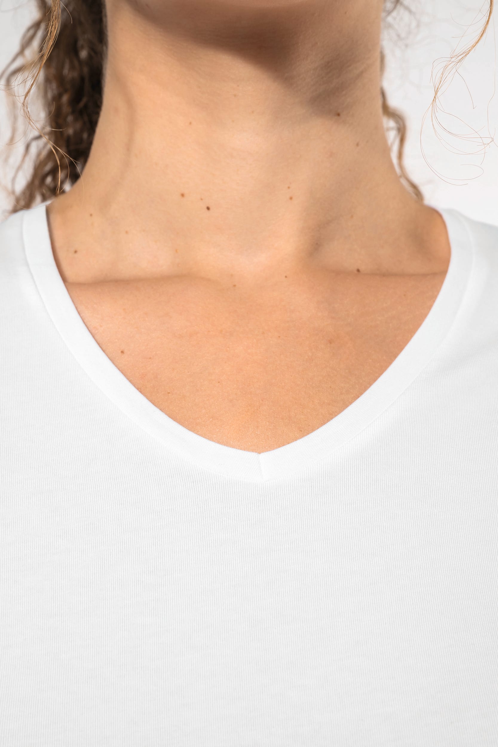 T-shirt col V manches courtes femme – Image 19