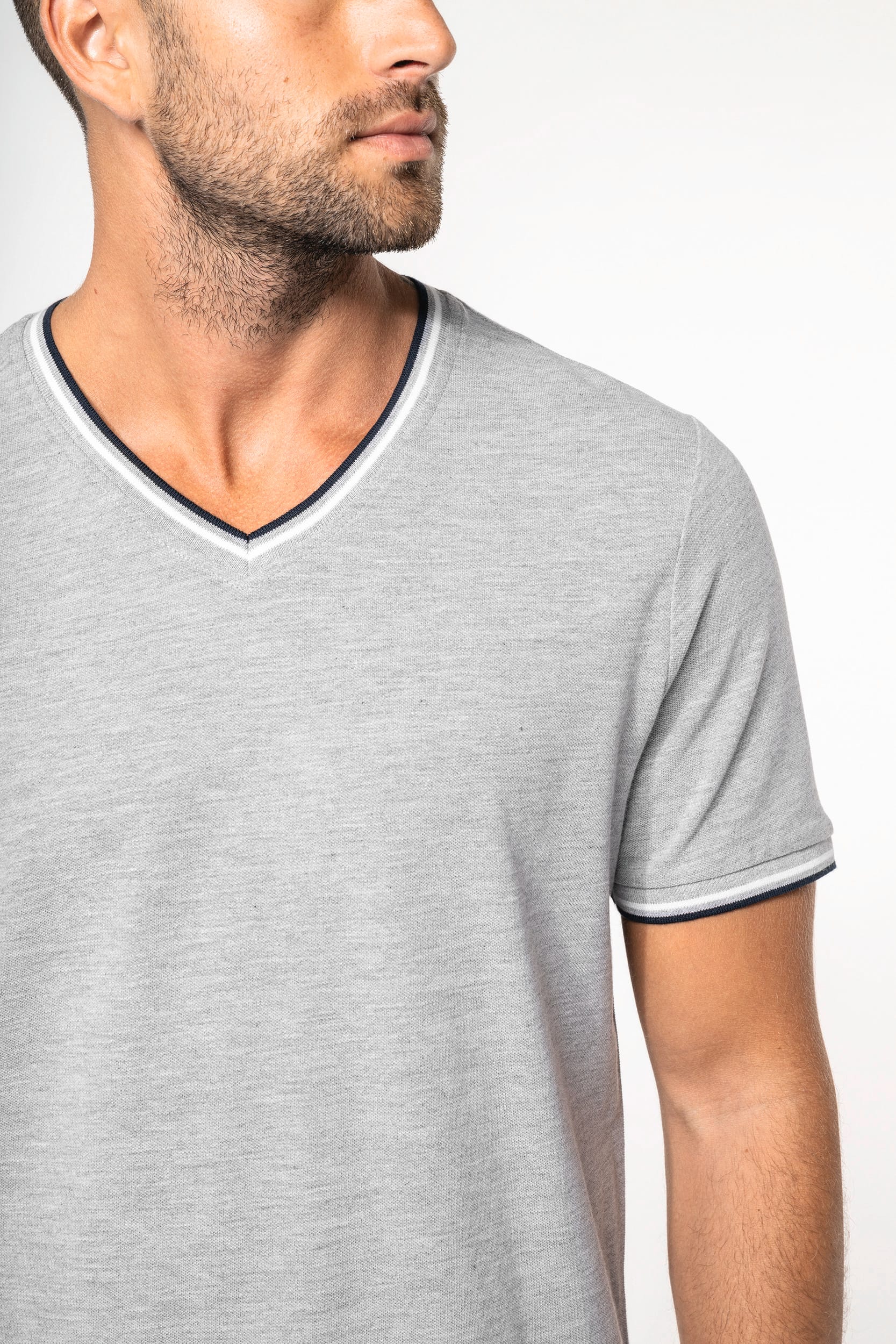 T-shirt maille piquée col V homme – Image 3