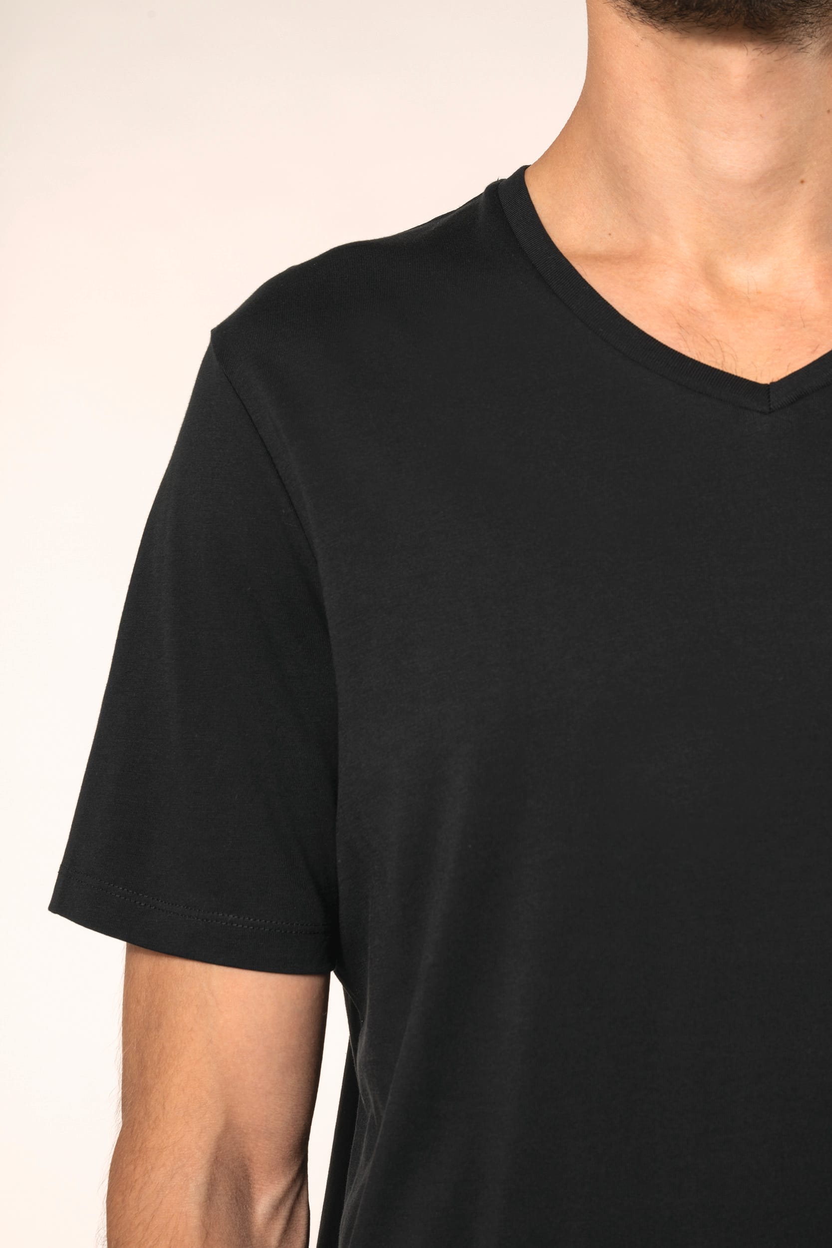T-shirt Supima® col V manches courtes homme – Image 4
